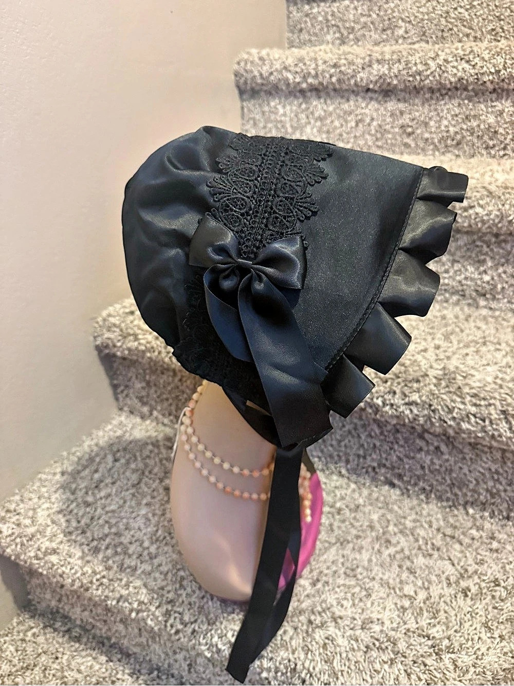 Black Ruffled Lace Bonnet - Picture 7 of 7